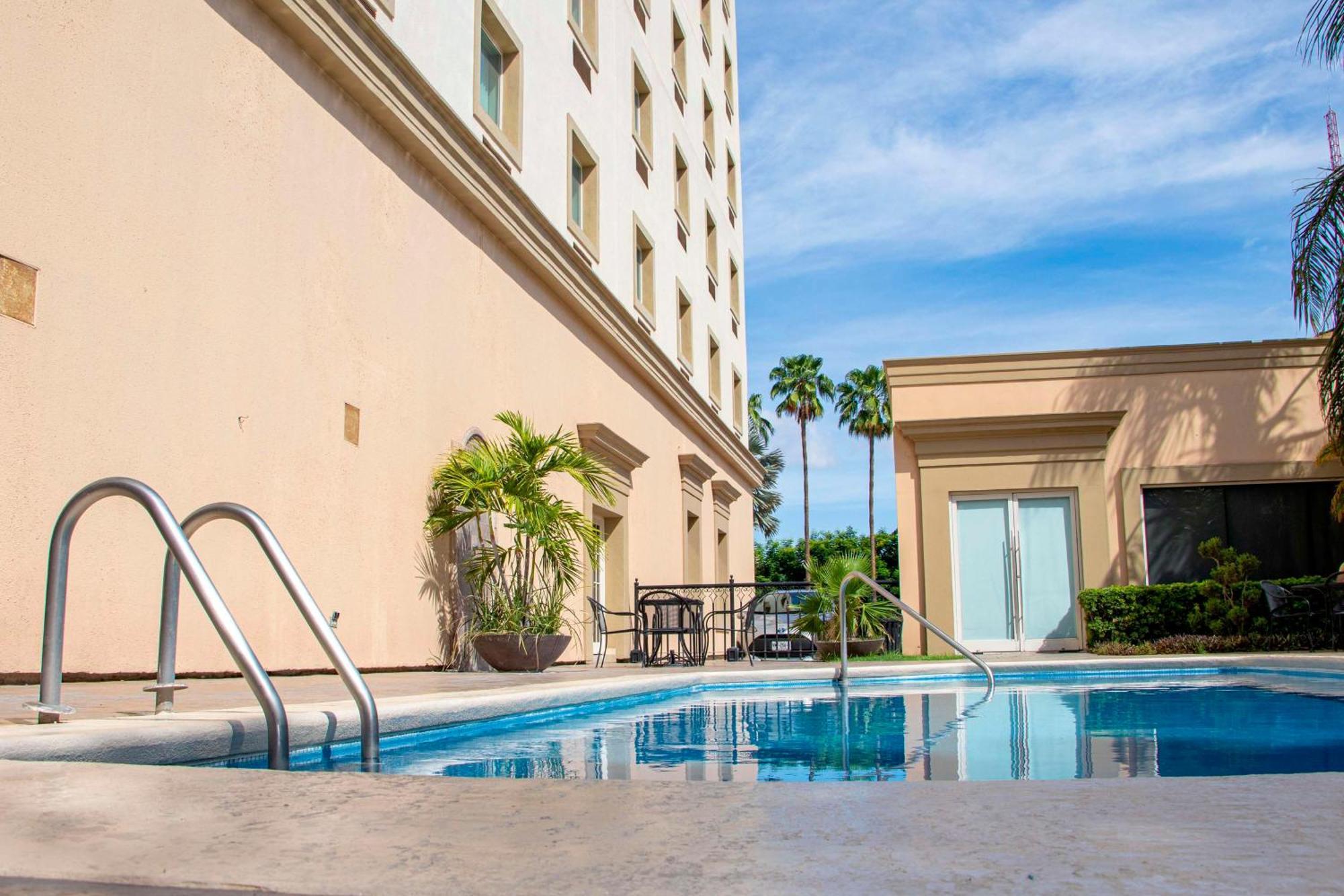 Best Western Plus Лос-Мочис Экстерьер фото