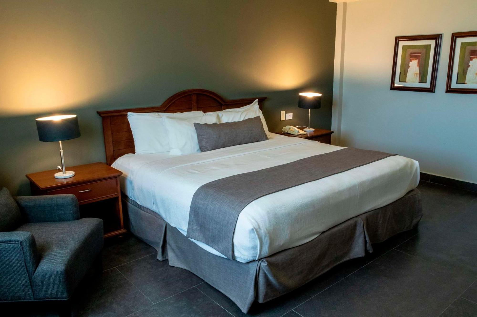 Best Western Plus Лос-Мочис Экстерьер фото