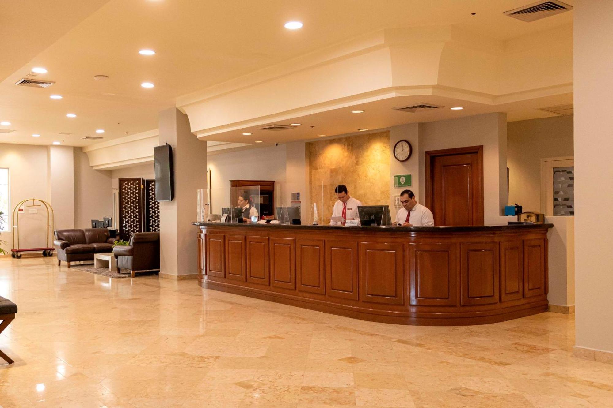 Best Western Plus Лос-Мочис Экстерьер фото